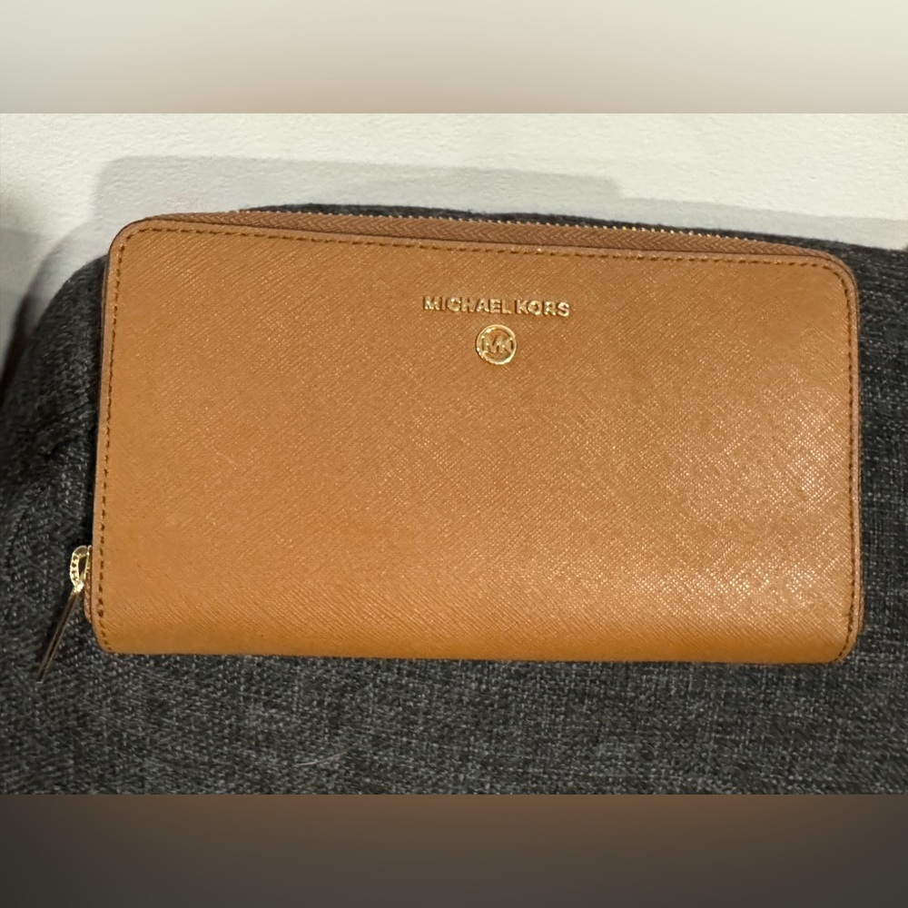 Michael Kors Camel Zip Wallet - Picture 2 of 9